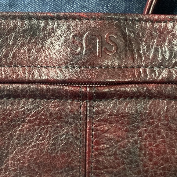 SAS leather hobo bag wine color beautiful leather and beautiful condition - Picture 5 of 8